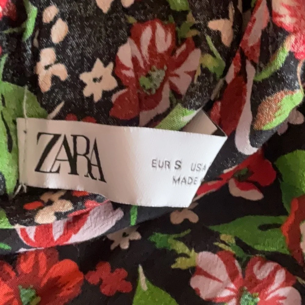 Zara Black Floral Off-Shoulder Top - Picture 10 of 11